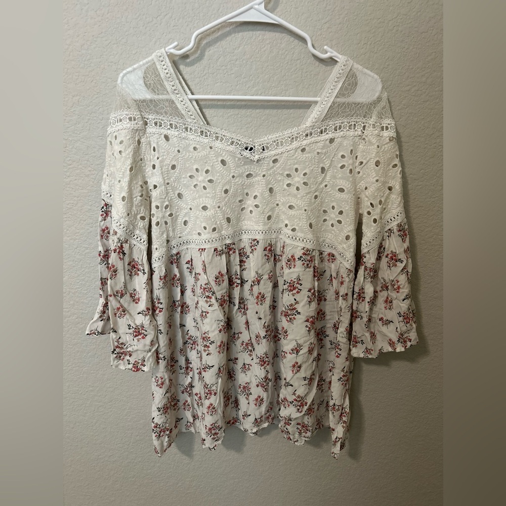 VICI Floral Lace Boho Blouse Size Medium Spring Summer Top - Picture 3 of 6